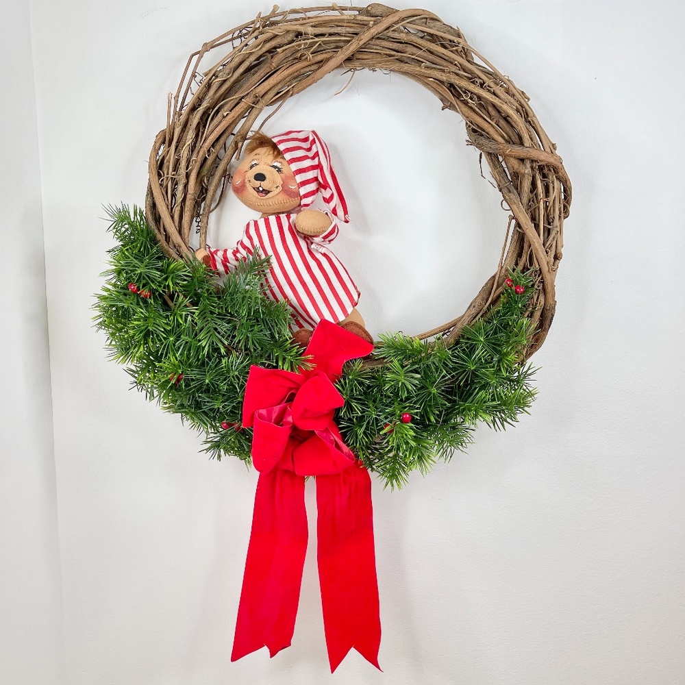 🏷  Annalee 20" Christmas Wreath w/ Sleepy Bear in Red-White Pajamas-Collectible
